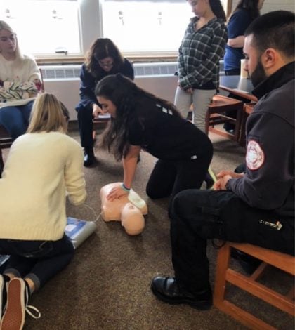 Police Train VHS Students In CPR,  Defibrillator Use 
